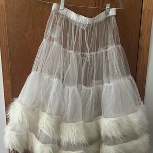 Commes des Garçons Elegant White Tulle Skirt with Faux Fur Trim